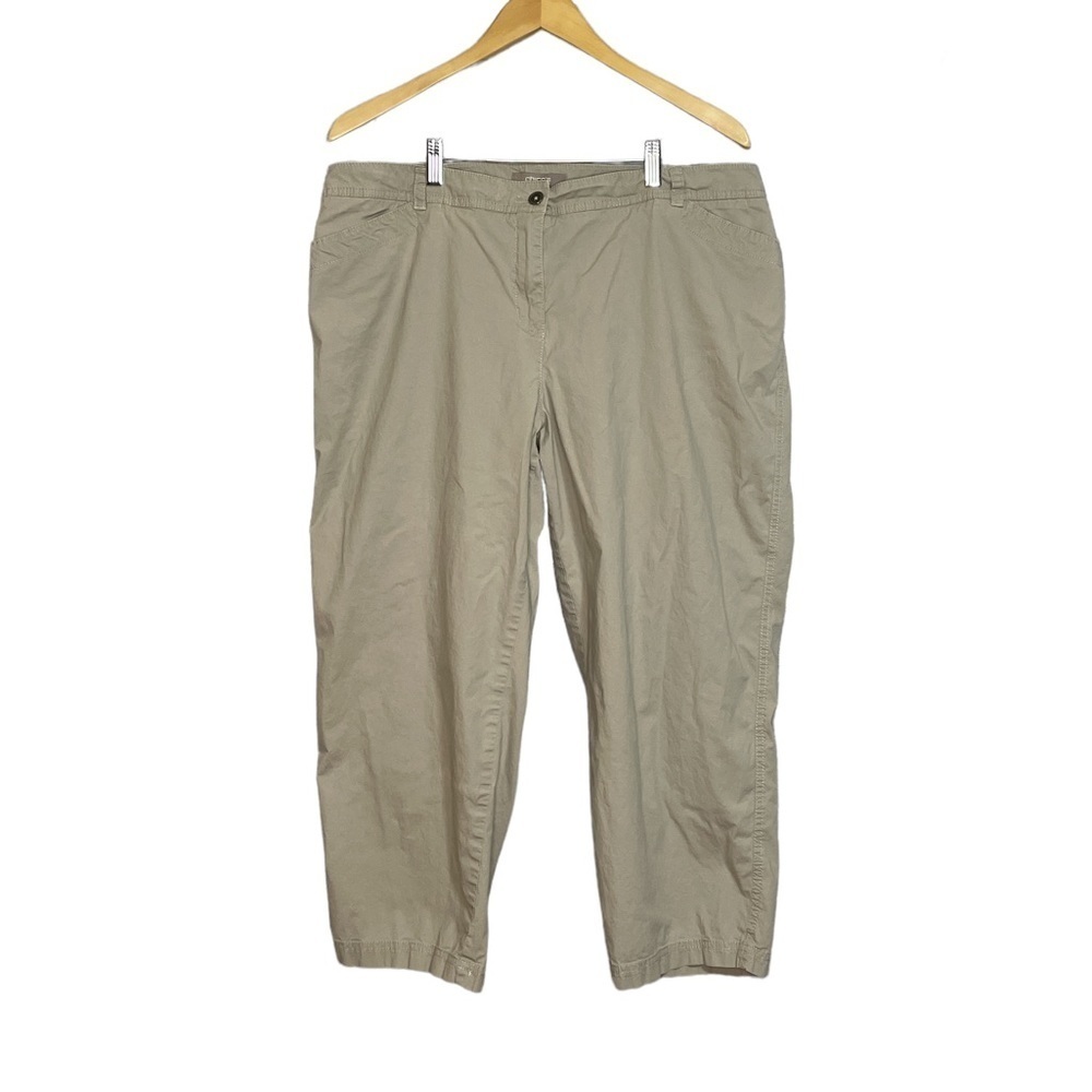 𝅺CHICO’S Khaki Capris, Size 3 (16/XL)
